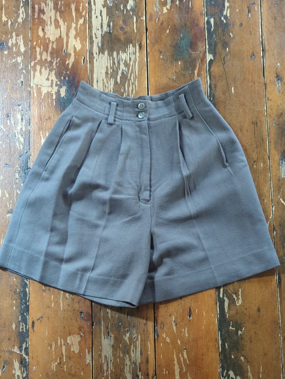 Adorable Vintage High-Waist Pleated Shorts - Olive Green